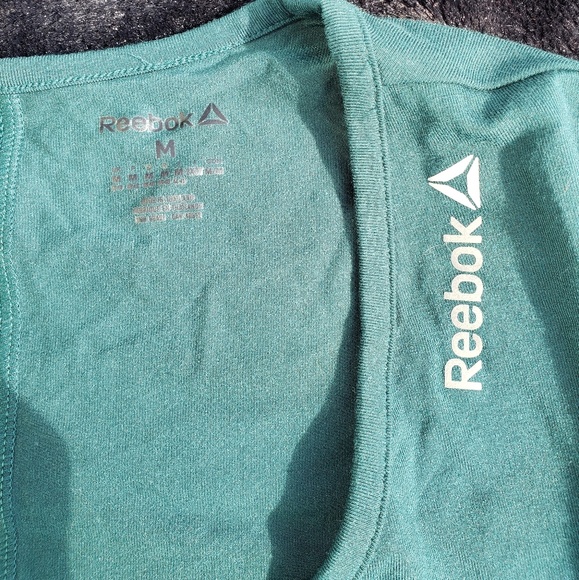Open back Reebok top - Picture 2 of 4